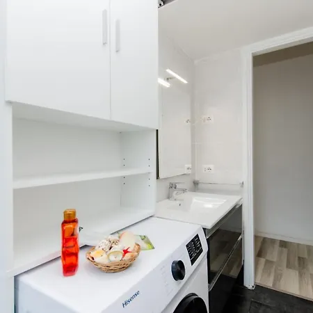 Lugano S&s Home, Moderna E Tranquilla, Vicino Al Centro Di Milano, Con Parcheggio Gratuito Esterno Appartement